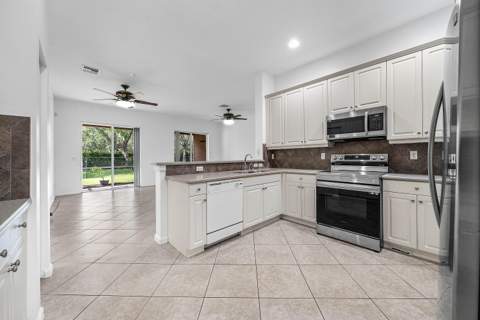 9058 Sedgewood Drive, Lake Worth FL - photo 13 of 36