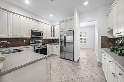 9058 Sedgewood Drive, Lake Worth FL - photo 14 of 36