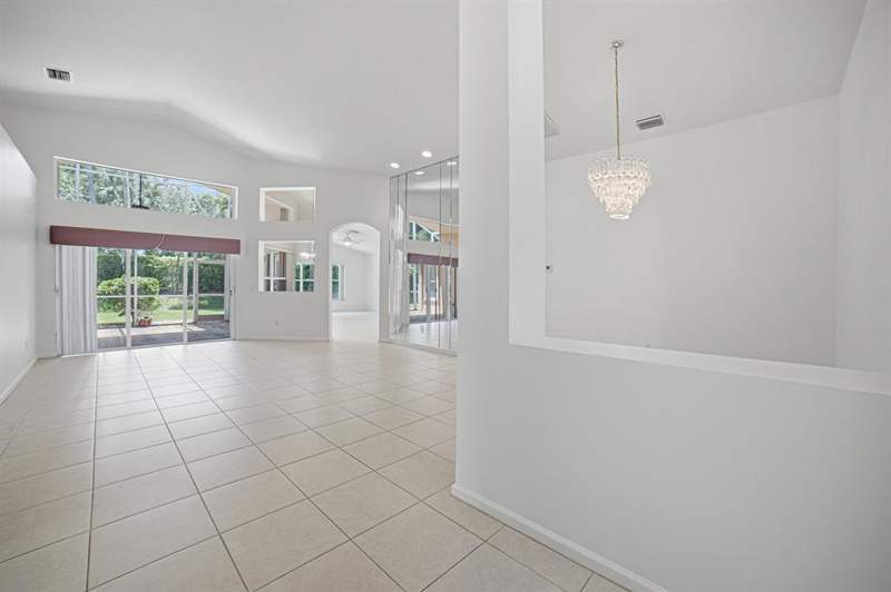 3 bedroom Single Family Residence at 7639 Tarpon Cove Circle, Valencia Shores, Lake Worth — photo 4