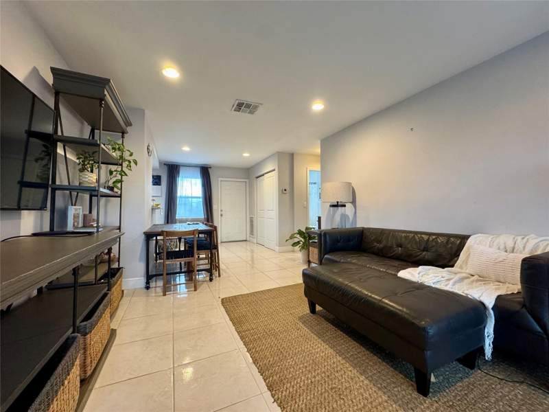 1 bedroom Condominium at 2801 NE 33rd Court #206, Chateau Terese Condominium, Fort Lauderdale — photo 4