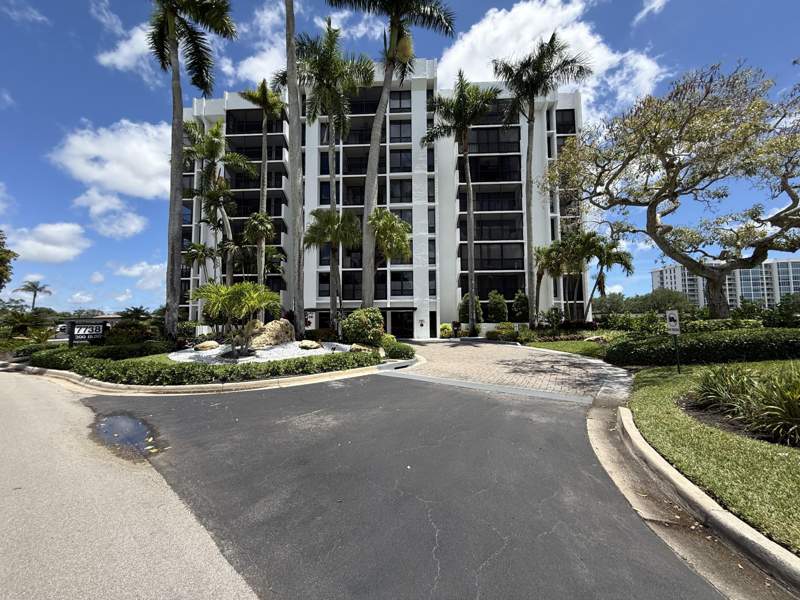 2 bedroom Condominium at 7738 Lakeside Boulevard #373, Lakewood, Boca Raton — photo 2