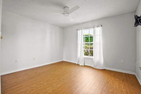 5025 Robino Circle, West Palm Beach FL - photo 6 of 18