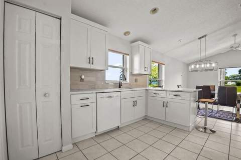 5025 Robino Circle, West Palm Beach FL - photo 14 of 18
