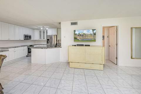 311 Pine Ridge Circle #B-1, Greenacres FL - photo 11 of 32