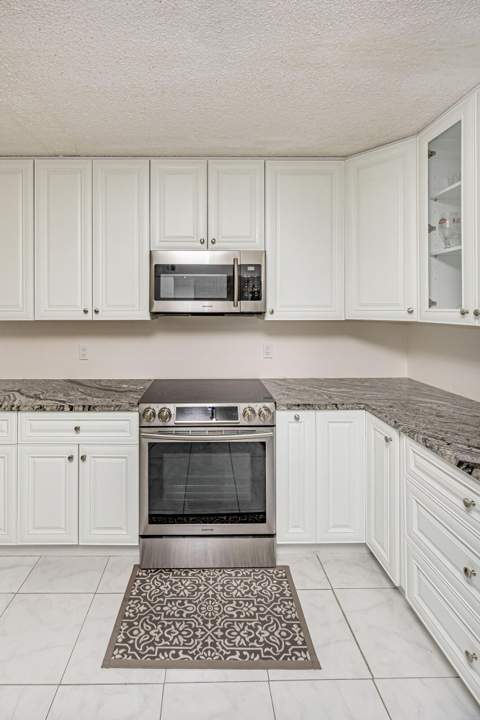 311 Pine Ridge Circle #B-1, Greenacres FL - photo 18 of 32