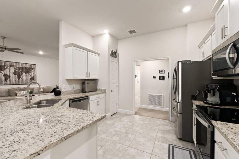 4 bedroom Single Family Residence at 8324 Amalfi Circle, Waterstone Phase Three, Fort Pierce — photo 5