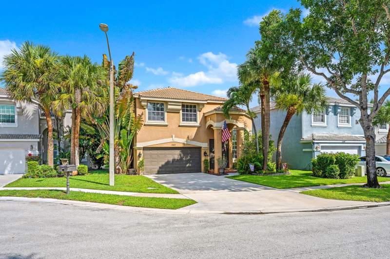 4 bedroom Single Family Residence at 1267 Gembrook Court, Madison Green Pl 1 Pars A, H & K Repl, Royal Palm Beach — photo 2