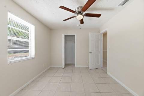 4888 Prince Drive, Lake Worth Beach FL - photo 15 of 30