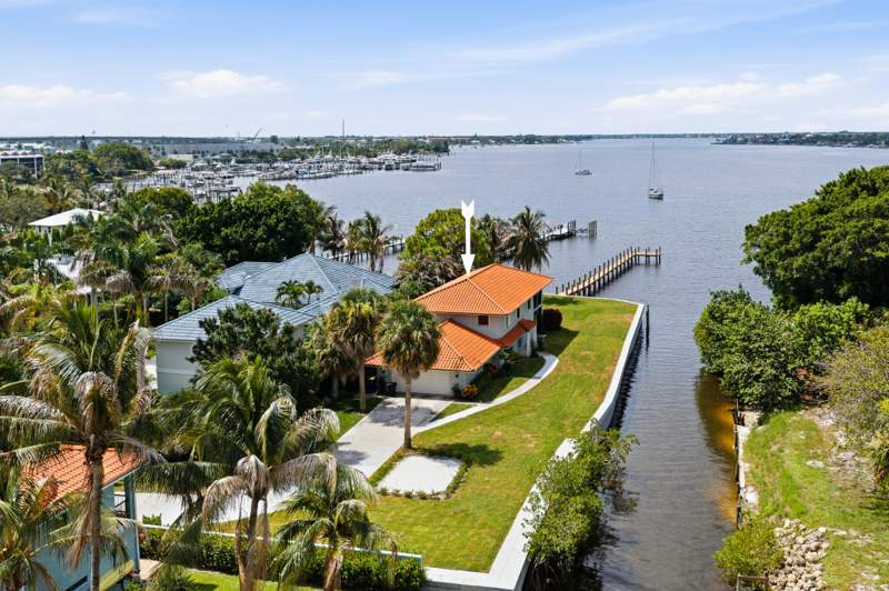 4 bedroom Single Family Residence at 911 NW Sunset Terrace, Sunset Estates, Stuart — photo 2