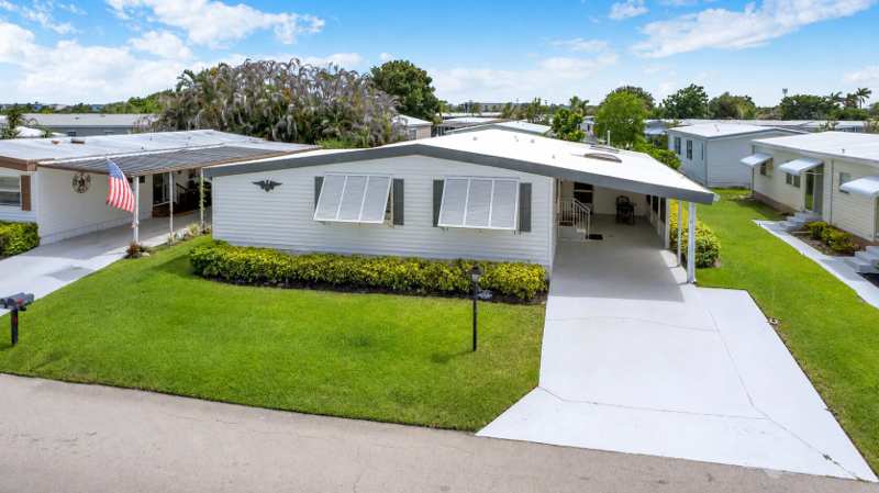 2 bedroom Mobile Home at 140 NE Pinelake Village Boulevard, Pinelake Village, Jensen Beach — photo 1
