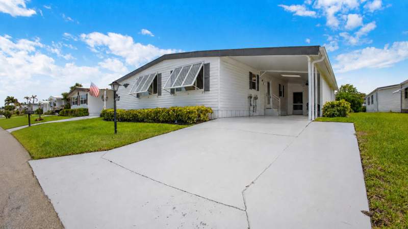 2 bedroom Mobile Home at 140 NE Pinelake Village Boulevard, Pinelake Village, Jensen Beach — photo 2