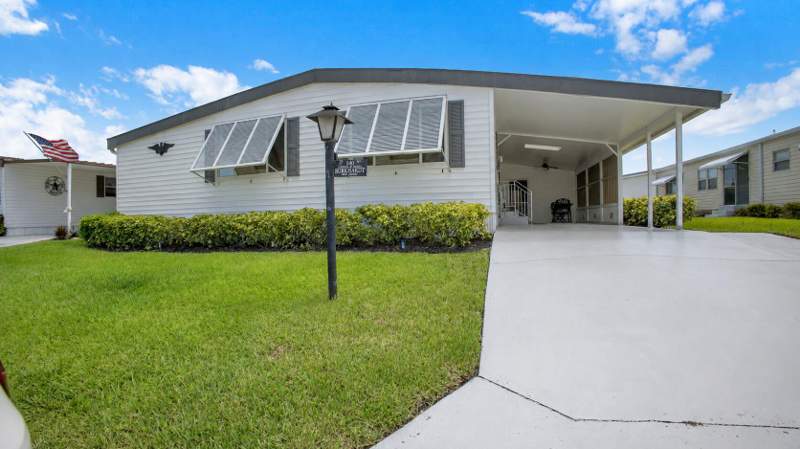 2 bedroom Mobile Home at 140 NE Pinelake Village Boulevard, Pinelake Village, Jensen Beach — photo 3