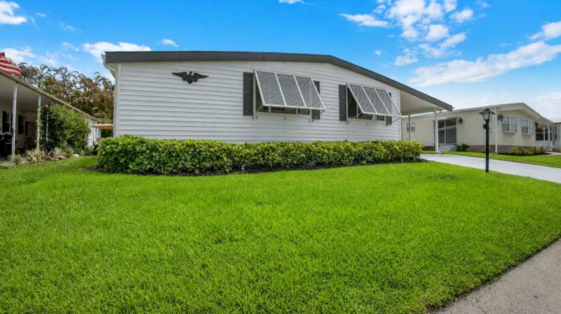 2 bedroom Mobile Home at 140 NE Pinelake Village Boulevard, Pinelake Village, Jensen Beach — photo 4