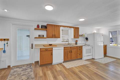 140 NE Pinelake Village Boulevard, Jensen Beach FL - photo 7 of 59