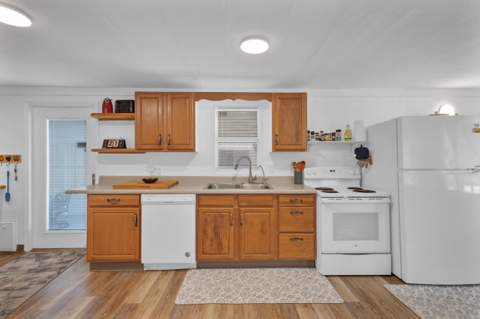 140 NE Pinelake Village Boulevard, Jensen Beach FL - photo 8 of 59