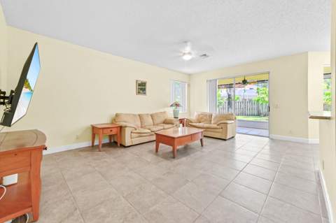 7570 Prescott Lane, Lake Worth FL - photo 14 of 51