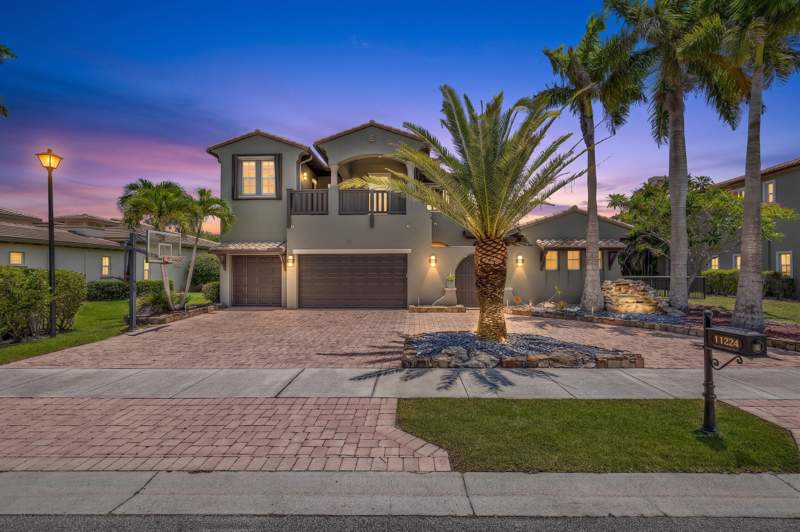 6 bedroom Single Family Residence at 11224 NW 77th Place, Greenbriar Plat 174 93, Parkland — photo 2