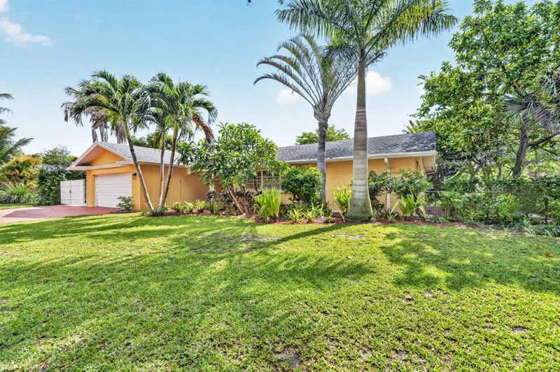 4 bedroom Single Family Residence at 842 Fathom Road, Yacht Club, North Palm Beach — photo 1