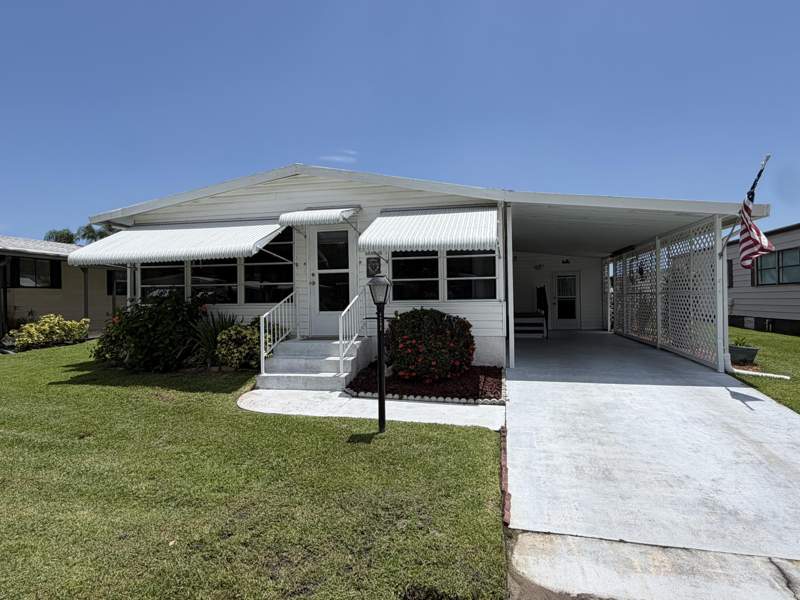 2 bedroom Manufactured Home at 8204 W Bitterbush Lane, Savanna Club Plat I, Port St. Lucie — photo 2