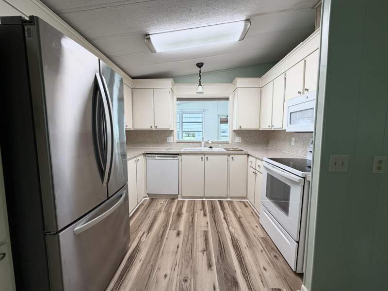 2 bedroom Manufactured Home at 8204 W Bitterbush Lane, Savanna Club Plat I, Port St. Lucie — photo 5
