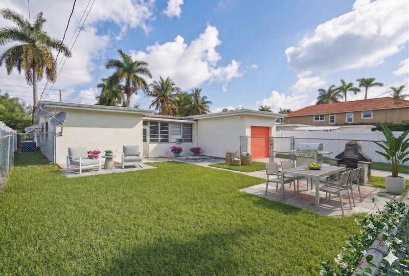3 bedroom Single Family Residence at 1114 Johnson Street, Hollywood Lakes Section, Hollywood — photo 5