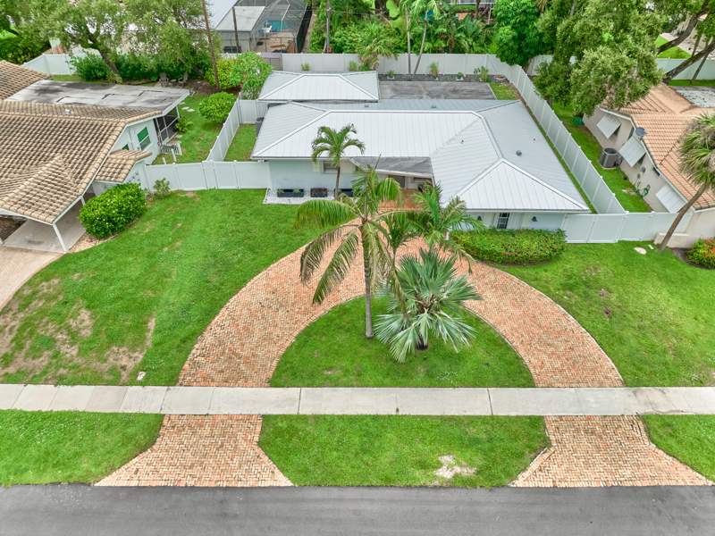 3 bedroom Single Family Residence at 683 SW 2nd Street, Royal Oak Hills 1st Sec, Boca Raton — photo 2