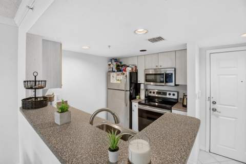 1801 N Flagler Drive #727, West Palm Beach FL - photo 10 of 38