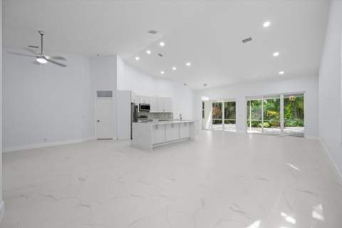 4521 Carlton Golf Drive, Lake Worth FL - photo 7 of 67