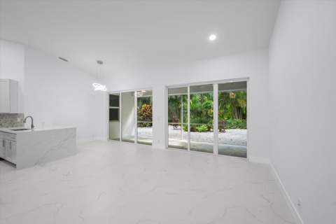 4521 Carlton Golf Drive, Lake Worth FL - photo 9 of 67