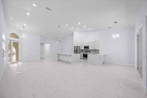 4521 Carlton Golf Drive, Lake Worth FL - photo 8 of 67