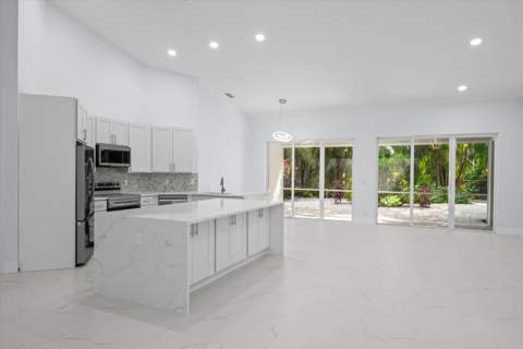 4521 Carlton Golf Drive, Lake Worth FL - photo 11 of 67