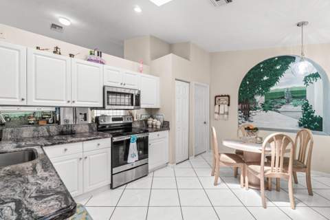 12185 Castle Pines Road, Boynton Beach FL - photo 12 of 31