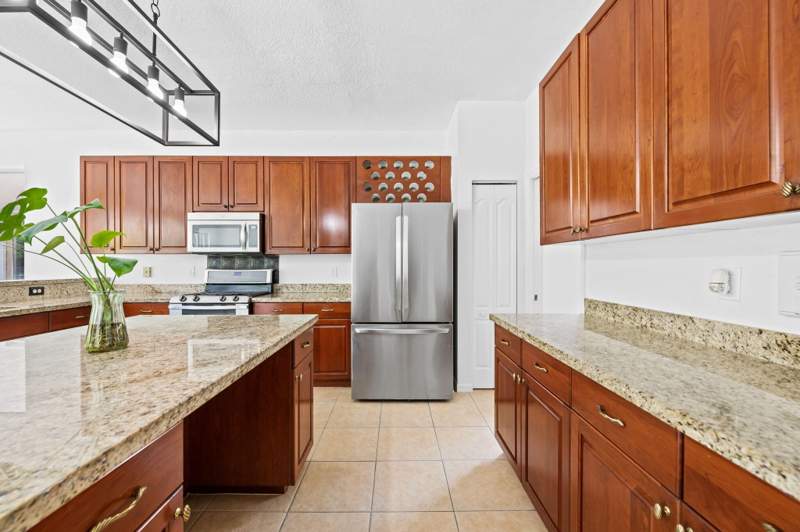 5 bedroom Single Family Residence at 19389 SW 64th Street, Big Sky North Residential, Pembroke Pines — photo 3