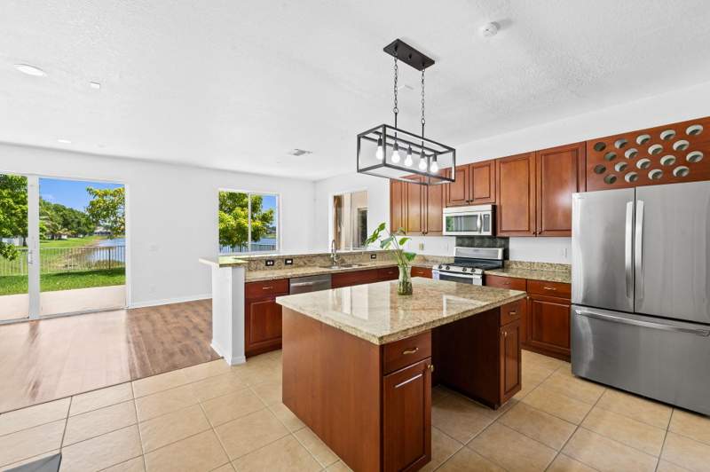 5 bedroom Single Family Residence at 19389 SW 64th Street, Big Sky North Residential, Pembroke Pines — photo 5