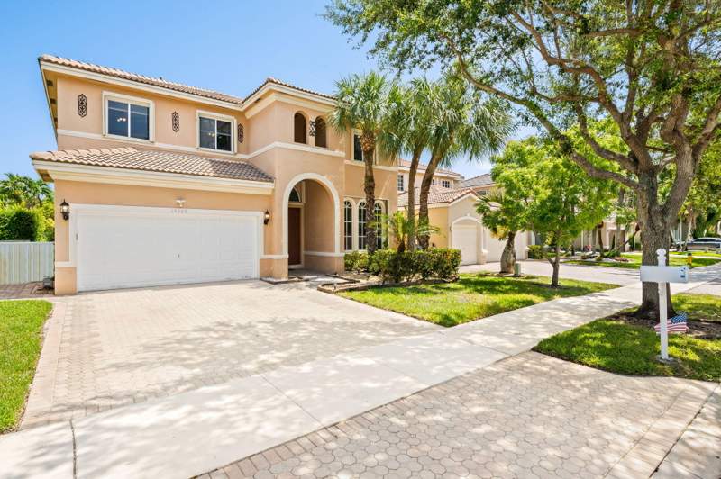 5 bedroom Single Family Residence at 19389 SW 64th Street, Big Sky North Residential, Pembroke Pines — photo 2