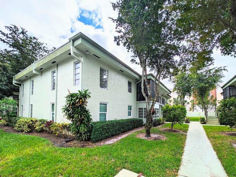 2 bedroom Condominium at 7515 S Oriole Boulevard #203, Evergreen I Of Vills Of Oriole Condo, Delray Beach — photo 1