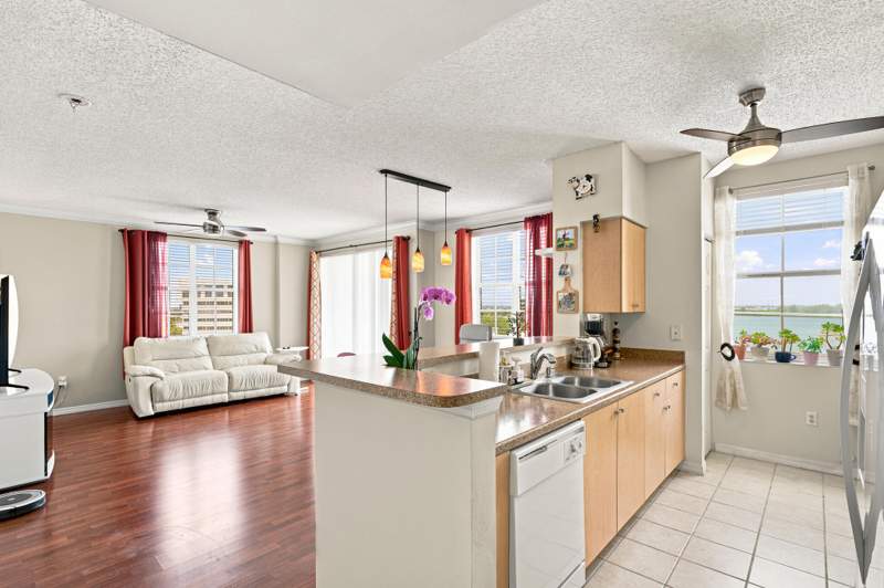 2 bedroom Condominium at 616 Clearwater Park Road #713, Montecito Palm Beach Condo, West Palm Beach — photo 4
