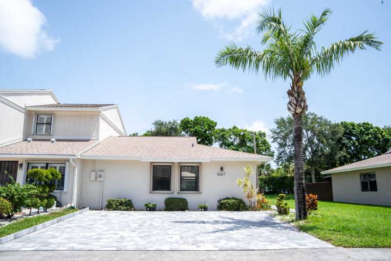 2 bedroom Townhouse at 5267 Jog Lane, Country Lake, Delray Beach — photo 1