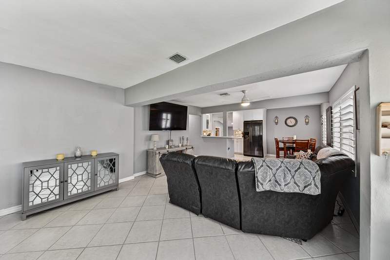 3 bedroom Single Family Residence at 800 SW 19th Street, Pinehurst Rev Pl Of Portions, Fort Lauderdale — photo 4