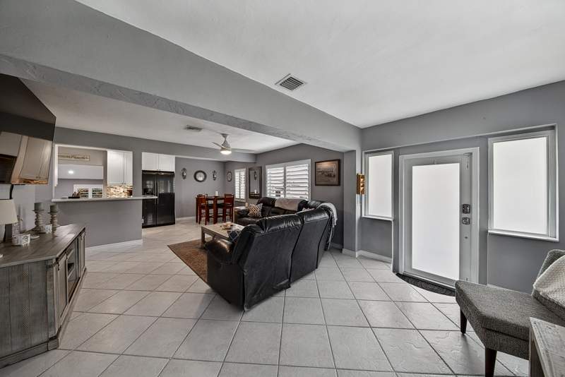 3 bedroom Single Family Residence at 800 SW 19th Street, Pinehurst Rev Pl Of Portions, Fort Lauderdale — photo 2