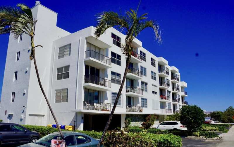 1 bedroom Condominium at 301 Croton Avenue #407, Croton Harbor Condo, Lantana — photo 1