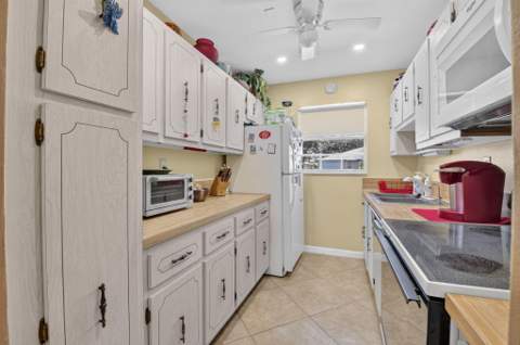 1180 S Drive Circle #A, Delray Beach FL - photo 7 of 23