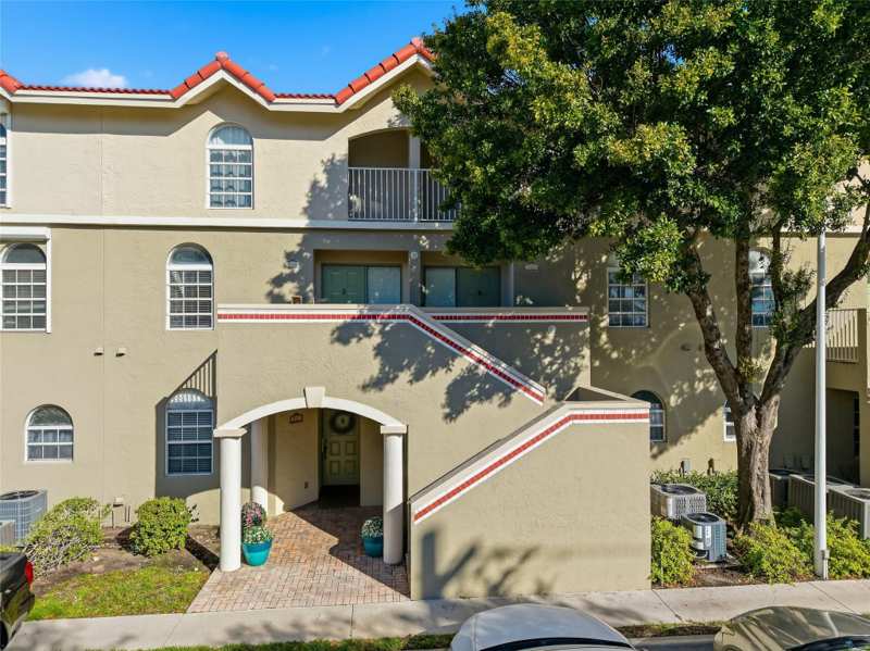 2 bedroom Townhouse at 2381 NE 14th Street Causeway #206, 14th Street Townhomes, Pompano Beach — photo 1