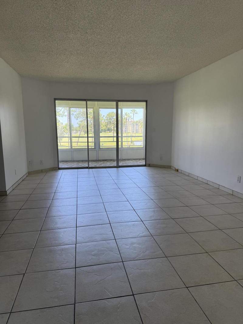 2 bedroom Condominium at 3836 Via Poinciana #306, Poinciana Place Condo 1,2,8 And 9, Lake Worth — photo 2