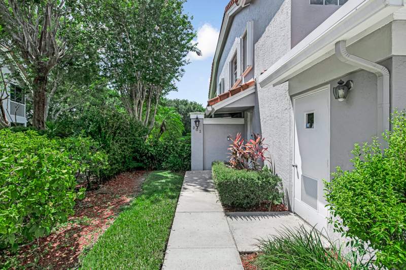 3 bedroom Condominium at 7027 Summer Tree Drive #201, Palm Isles I, II And III Condos, Boynton Beach — photo 3