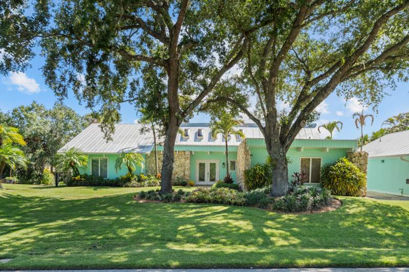 4 bedroom Single Family Residence at 220 SW Willow Lake Trail, Cape Live Oak, Stuart — photo 2
