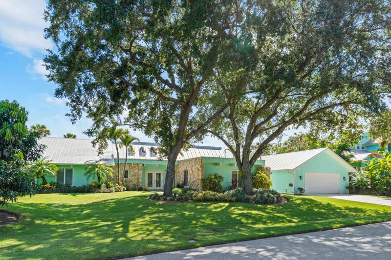 4 bedroom Single Family Residence at 220 SW Willow Lake Trail, Cape Live Oak, Stuart — photo 1