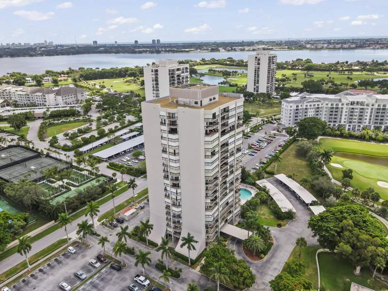 2 bedroom Condominium at 2425 Presidential Way #1006, Lands Of The President Condo 7, West Palm Beach — photo 4