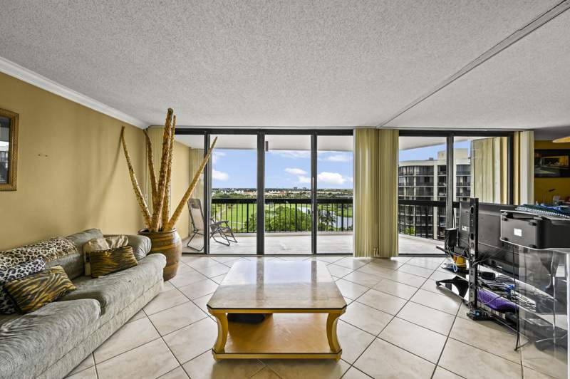 2 bedroom Condominium at 2425 Presidential Way #1006, Lands Of The President Condo 7, West Palm Beach — photo 2