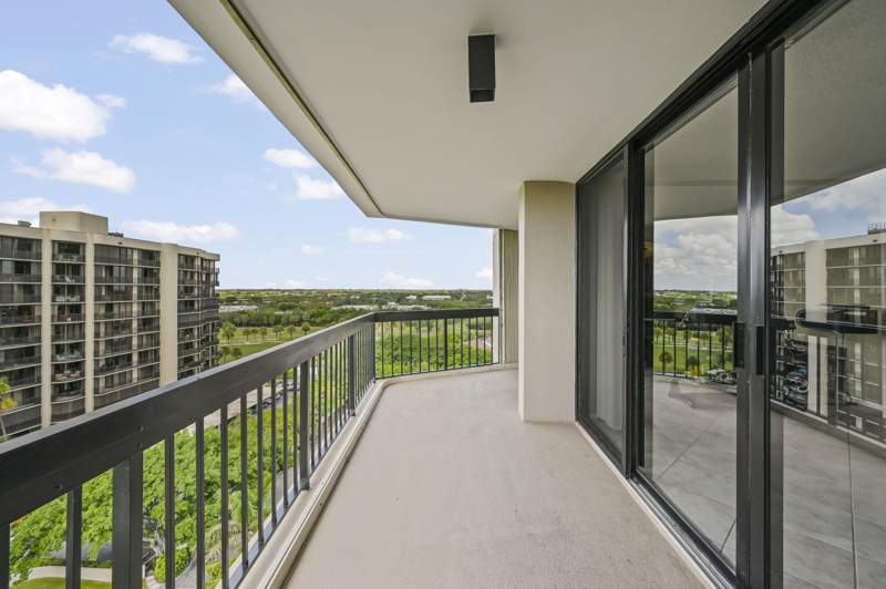 2 bedroom Condominium at 2425 Presidential Way #1006, Lands Of The President Condo 7, West Palm Beach — photo 3